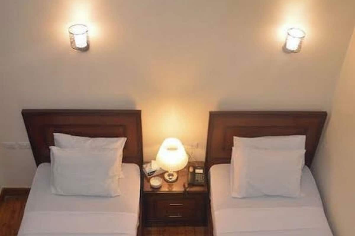 Deluxe kamer, 1 twee- of 2 eenpersoonsbedden, uitzicht op stad | Lakens van Egyptisch katoen, luxe beddengoed, donzen dekbedden