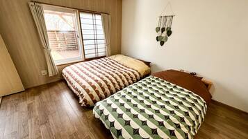 4 bedrooms, desk, iron/ironing board, free WiFi