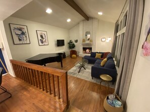 Smart TV, fireplace, video games - Private Mini-Resort & Oasis-Heated Pool & Spa-Golf-Pool Room-Game Room (San Antonio)