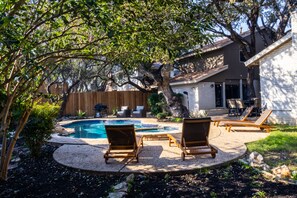 Outdoor pool, a heated pool - Private Mini-Resort & Oasis-Heated Pool & Spa-Golf-Pool Room-Game Room (San Antonio)