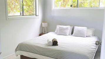 2 bedrooms, iron/ironing board, travel cot, WiFi