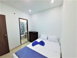 Premium bedding, pillowtop beds, free WiFi - HOTEL SHALOM INN  (Santa Marta)