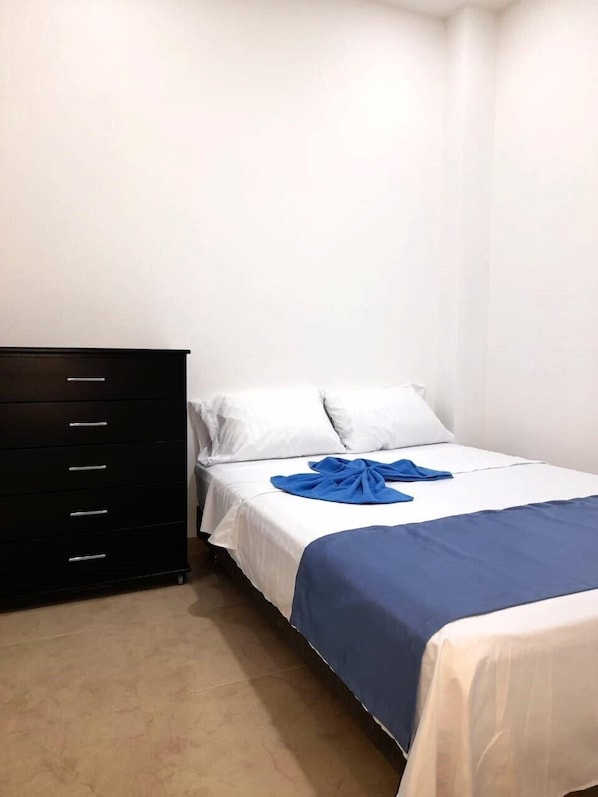 Premium bedding, pillowtop beds, free WiFi - HOTEL SHALOM INN (Santa Marta)