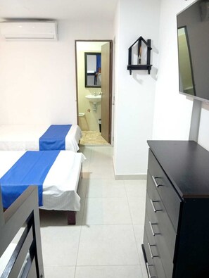 Roupas de cama premium, camas com colchões pillow-top, Wi-Fi de cortesia