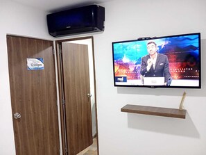 Quarto casal econômico | Roupas de cama premium, camas com colchões pillow-top, Wi-Fi de cortesia