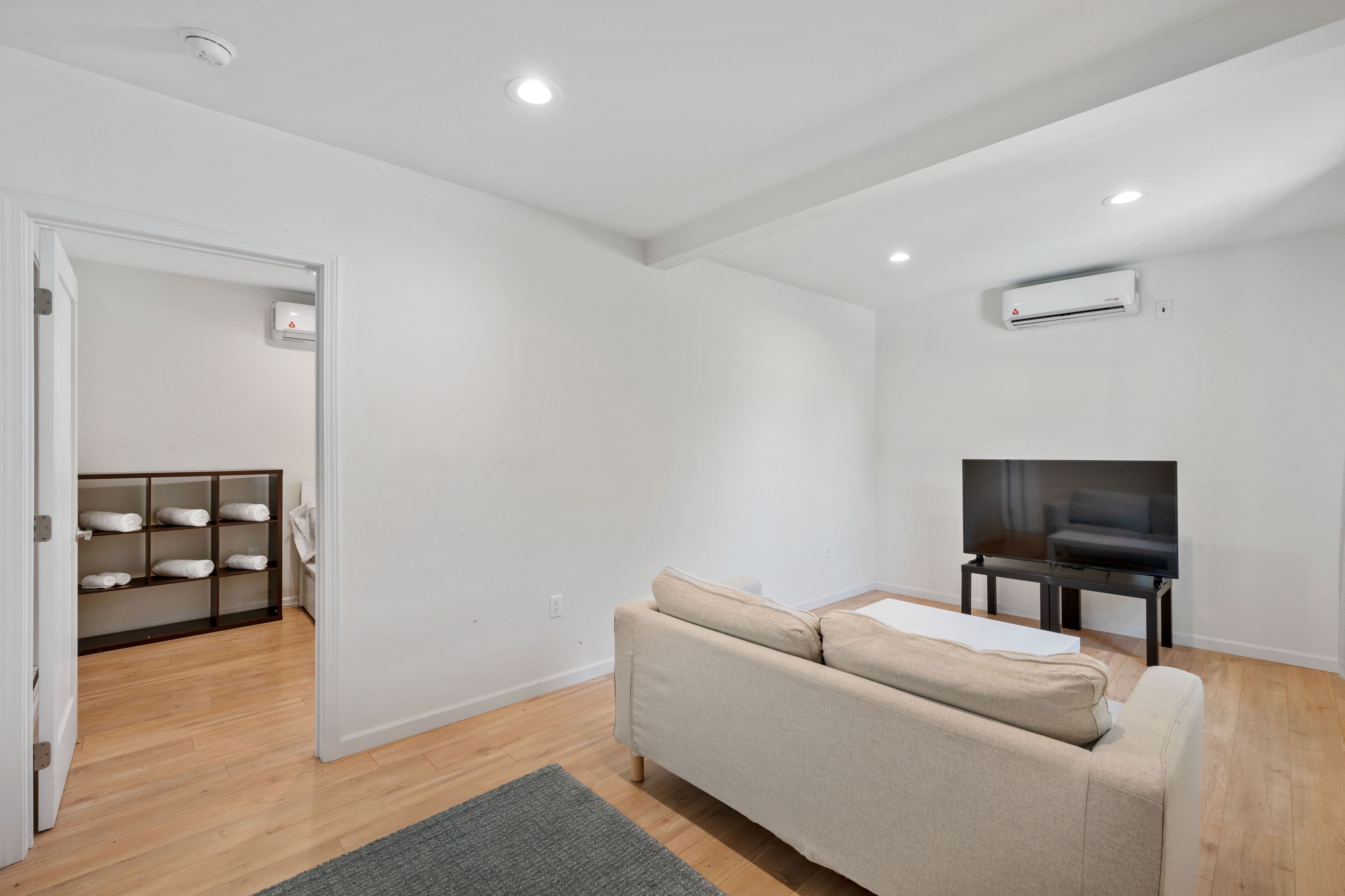 Urban Retreat: Stylish Comfort in Our Cozy Guesthouse