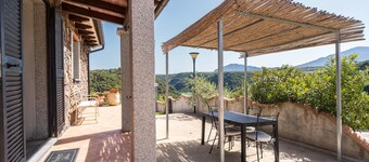 Holiday Home 'Casa Luna' with Lake View, Wi-Fi and Air Conditioning