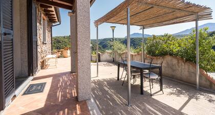 Holiday Home 'Casa Luna' with Lake View, Wi-Fi and Air Conditioning