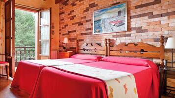 3 slaapkamers, een strijkplank/strijkijzer, gratis wifi, beddengoed