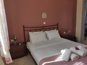 2 bedrooms, iron/ironing board, free WiFi, bed sheets