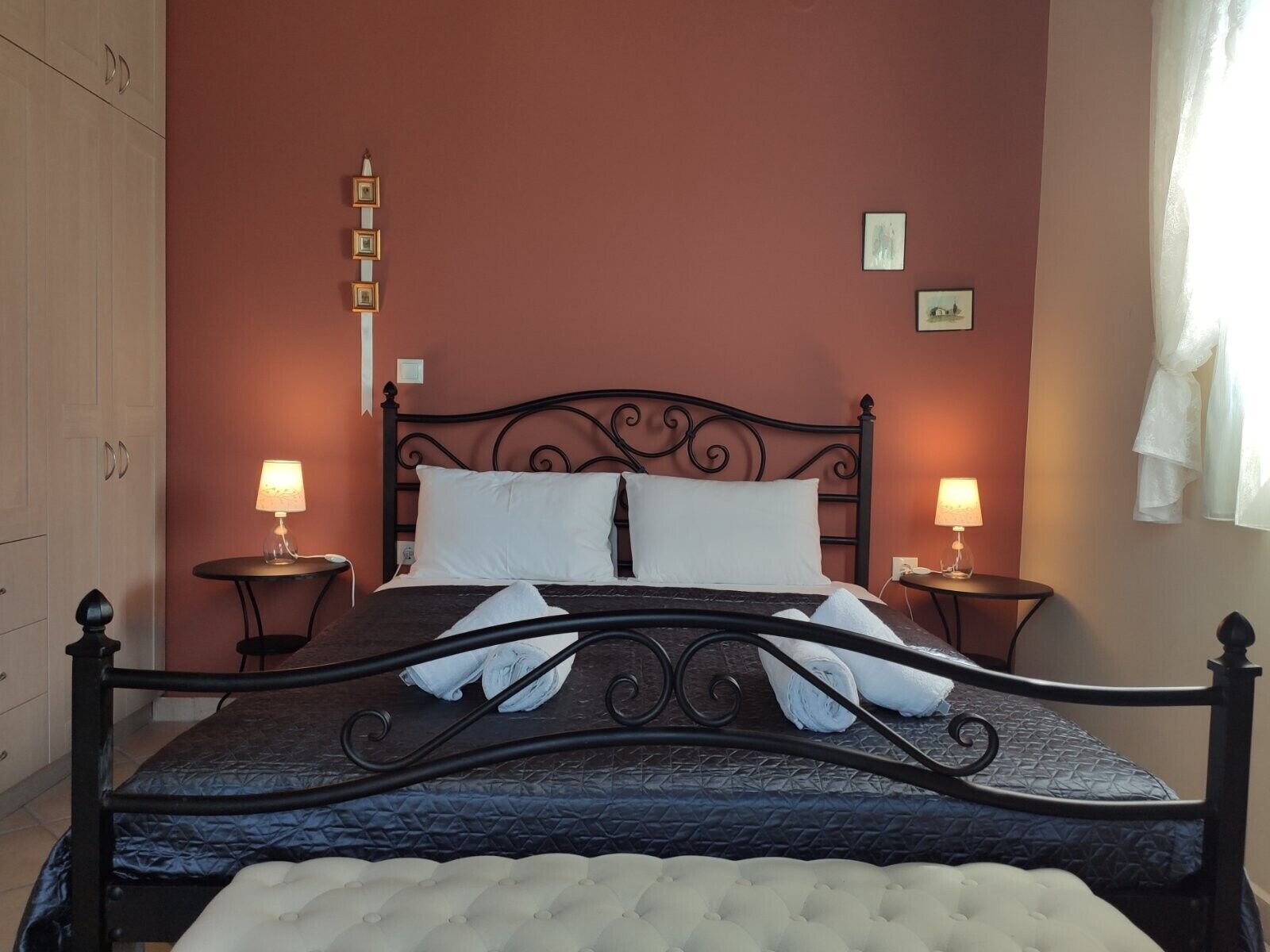 2 chambres, fer et planche à repasser, Wi-Fi gratuit, draps fournis