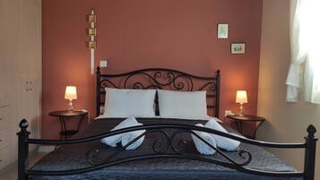 2 chambres, fer et planche à repasser, Wi-Fi gratuit, draps fournis