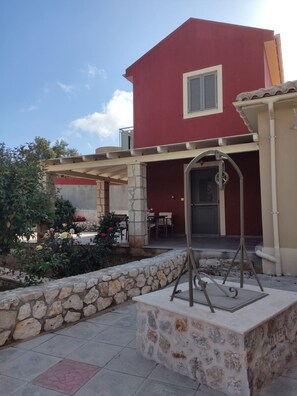 Terrace/patio - Villa 'Rose' with Mountain View, Wi-Fi and Air Conditioning (Pesada)