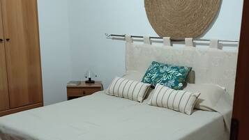 2 chambres, fer et planche Ă  repasser, Wi-Fi gratuit, draps fournis