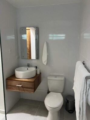 Towels, soap, toilet paper - Villa Privada en la Montaña con Piscina y Jacuzzi Cerca del Aeropuerto y Ciudad (San Pedro de Macoris)