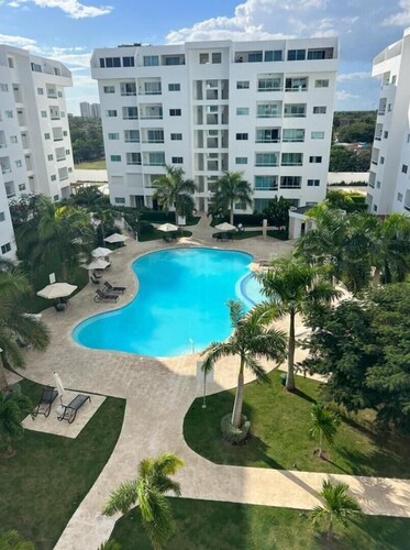 Villa Privada en la Montaña con Piscina y Jacuzzi Cerca del Aeropuerto y Ciudad
