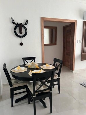 Dining - Villa Privada en la Montaña con Piscina y Jacuzzi Cerca del Aeropuerto y Ciudad (San Pedro de Macoris)