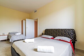 1 slaapkamer, een strijkplank/strijkijzer, gratis wifi, beddengoed