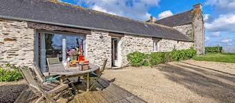 Cottage 'Gîte Calme Avec Jardin Et Terrasse' with Private Terrace, Private Garden and Wi-Fi