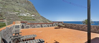 Apartment 'Casa Rural Ondina C' with Sea View, Private Terrace and Wi-Fi