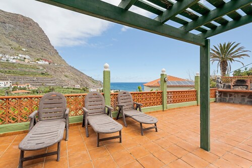 Holiday Home 'Casa Rural Ondina A' with Sea View, Private Terrace and Wi-Fi