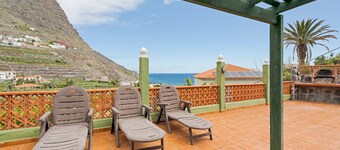 Holiday Home 'Casa Rural Ondina A' with Sea View, Private Terrace and Wi-Fi
