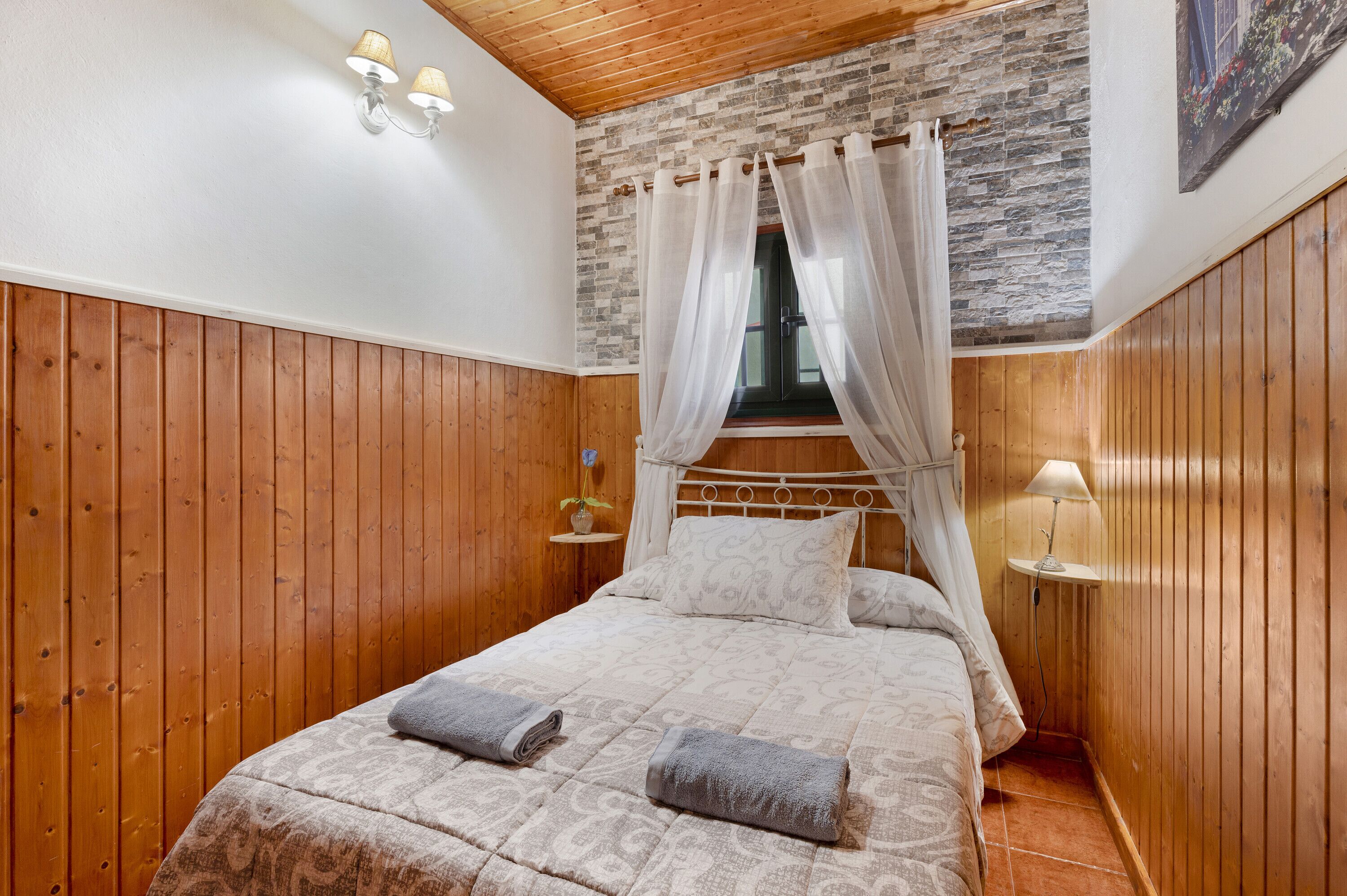 3 dormitorios, tabla de planchar con plancha, wifi gratis y ropa de cama