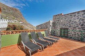 Terrace/patio - Holiday Home 'Casa Rural Ondina B' with Sea View, Private Terrace and Wi-Fi (Hermigua)