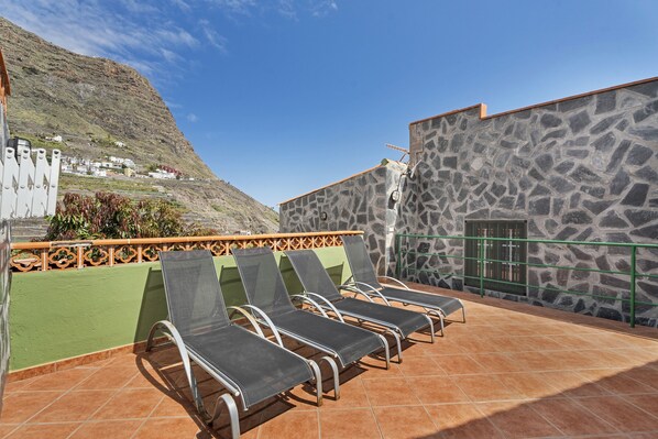 Terrace/patio - Holiday Home 'Casa Rural Ondina B' with Sea View, Private Terrace and Wi-Fi (Hermigua)