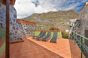 Terrace/patio - Holiday Home 'Casa Rural Ondina B' with Sea View, Private Terrace and Wi-Fi (Hermigua)