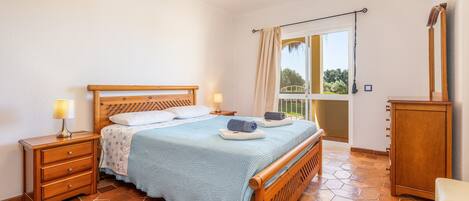 2 chambres, fer et planche Ă repasser, Wi-Fi gratuit, draps fournis