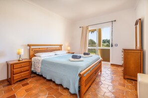 2 makuuhuonetta, silitysrauta/-lauta, ilmainen Wi-Fi, vuodevaatteet
