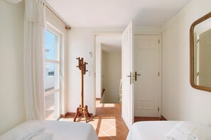 3 bedrooms, iron/ironing board, free WiFi, bed sheets - Holiday Home 'Villa Lydika' with Sea View, Wi-Fi and Air Conditioning (Galé)