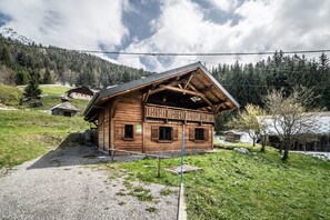 Exterior - Chalet 'Le Ber Abbay' with Mountain View, Private Terrace and Wi-Fi (Abondance)