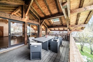 Outdoor dining - Chalet 'Le Ber Abbay' with Mountain View, Private Terrace and Wi-Fi (Abondance)