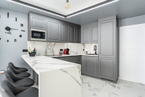 Fridge, microwave, oven, stovetop - Apartment 'Ensueños8' with Wi-Fi and Air Conditioning (Fuengirola)