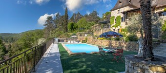 Holiday Home 'Le Pigeonnier De Sinzelle' with Private Pool, Private Terrace and Wi-Fi