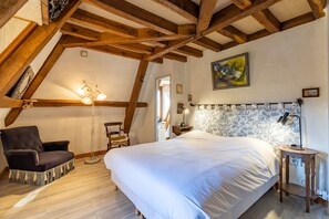 3 bedrooms, iron/ironing board, free WiFi - Holiday Home 'Le Pigeonnier De Sinzelle' with Private Pool, Private Terrace and Wi-Fi (Saint-Cyprien)