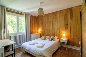 2 chambres, fer et planche Ă repasser, Wi-Fi gratuit, draps fournis