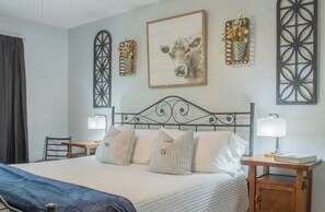 3 makuuhuonetta, työpöytä, silitysrauta/-lauta, ilmainen Wi-Fi