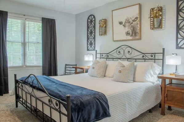 3 bedrooms, desk, iron/ironing board, free WiFi