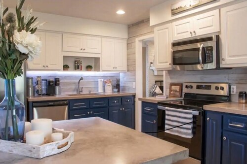 Charlie Mae's Cottage on Cleo