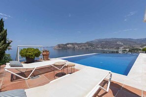 Pool - Holiday Home 'Casa Villa Lumar' with Sea View, Private Pool and Wi-Fi (Almuñécar)