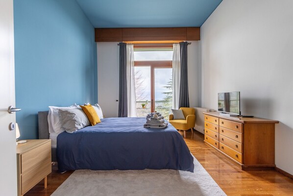 1 habitación, tabla de planchar con plancha, wifi gratis y ropa de cama 