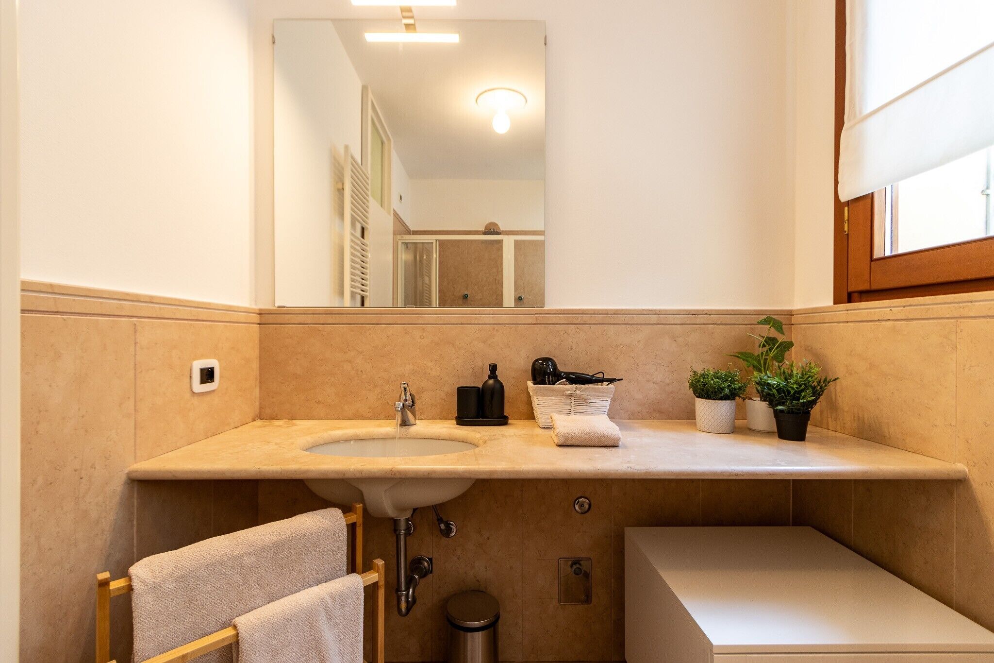 Dusche, Haartrockner, Handtücher