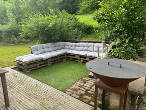 Outdoor dining - Apartment 'Ancienne Fruitière - Immoclean' with Mountain View, Private Terrace and Wi-Fi (Samoëns)