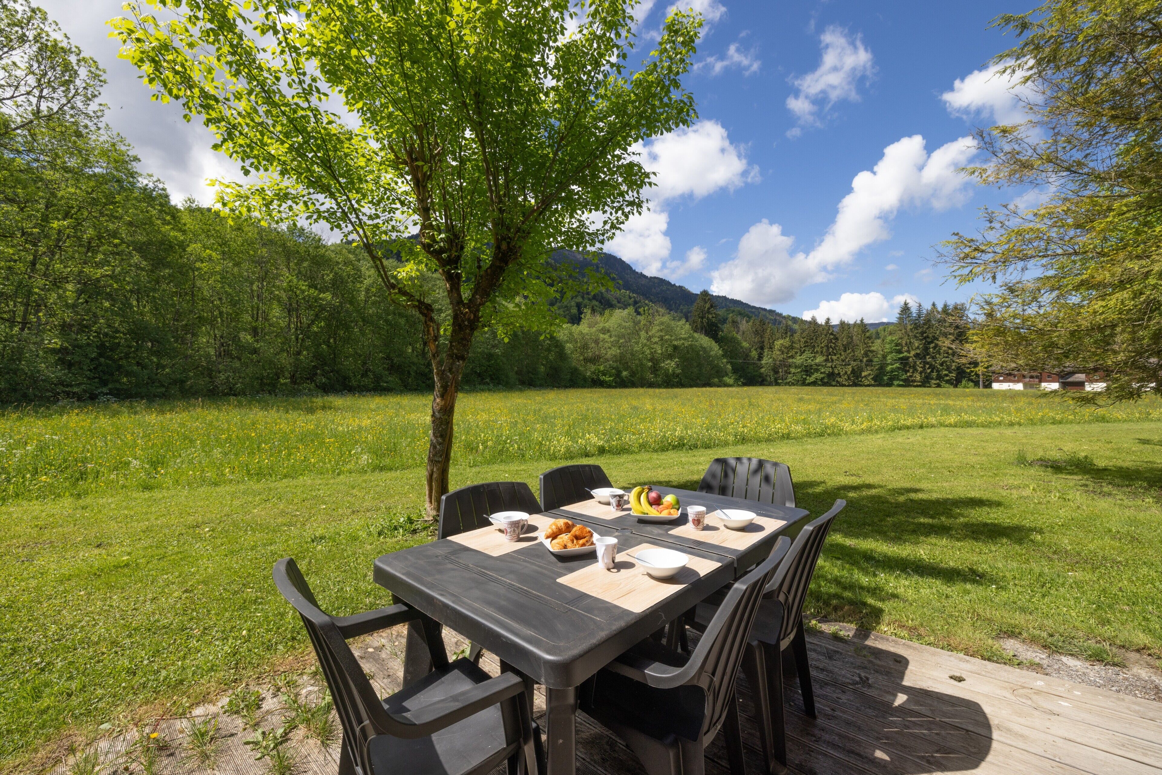 屋外ダイニングエリア