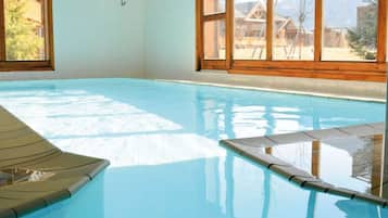 Alberca techada y alberca climatizada