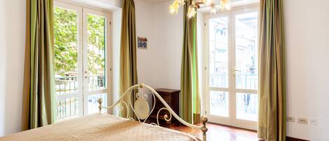 2 quartos, Wi-Fi de cortesia, roupa de cama