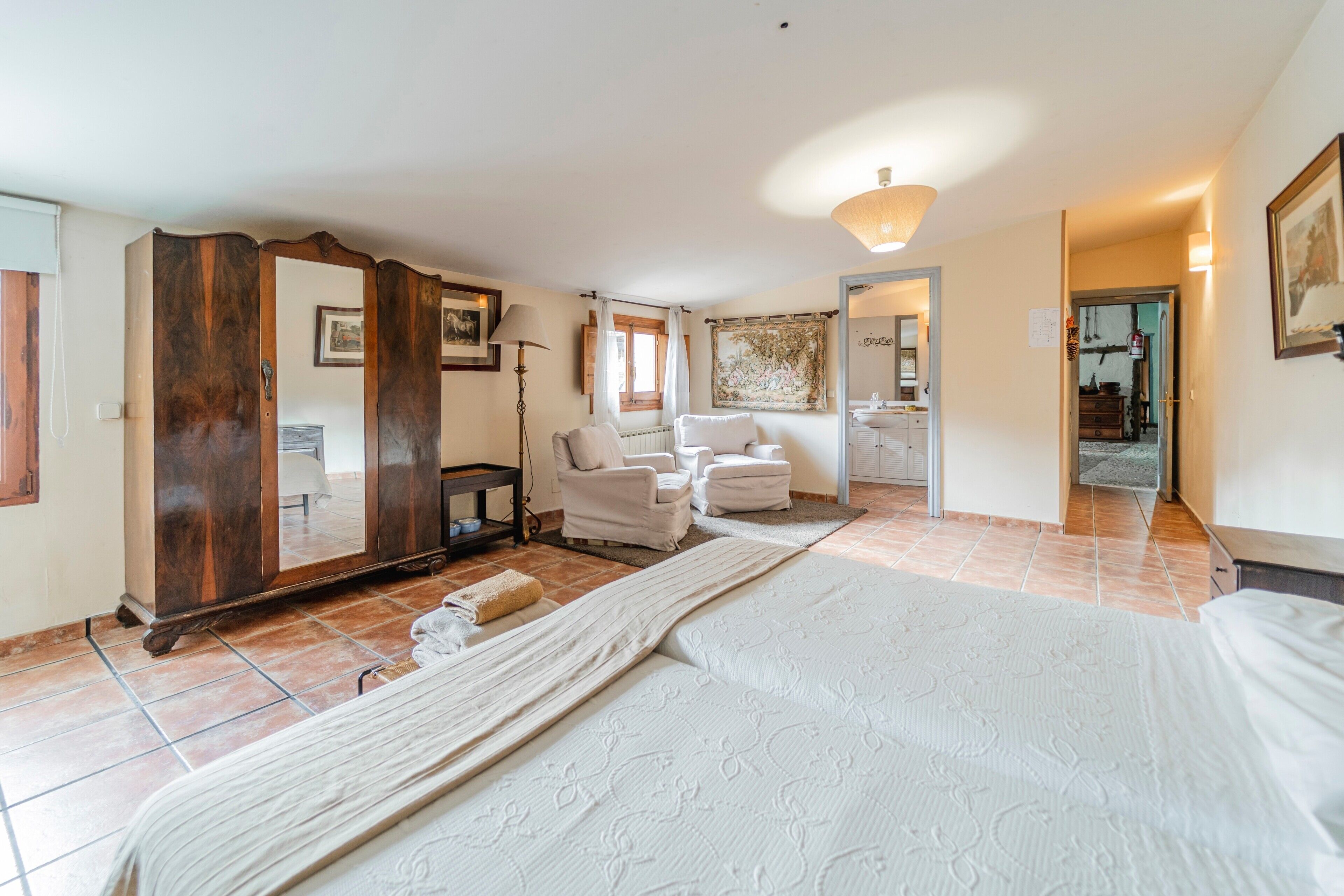 6 makuuhuonetta, ilmainen Wi-Fi, vuodevaatteet